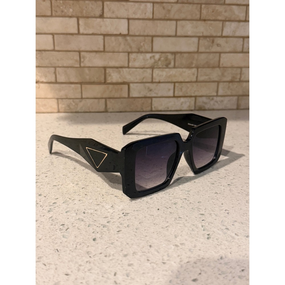 Ducke Gardelli DGA491 Sunglasses Black Chunky Square Gold Triangle UV400